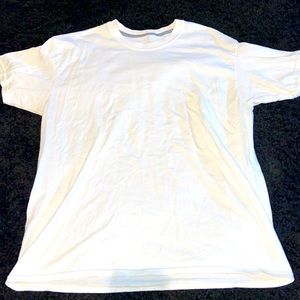 White Hanes cotton short sleeve t shirt